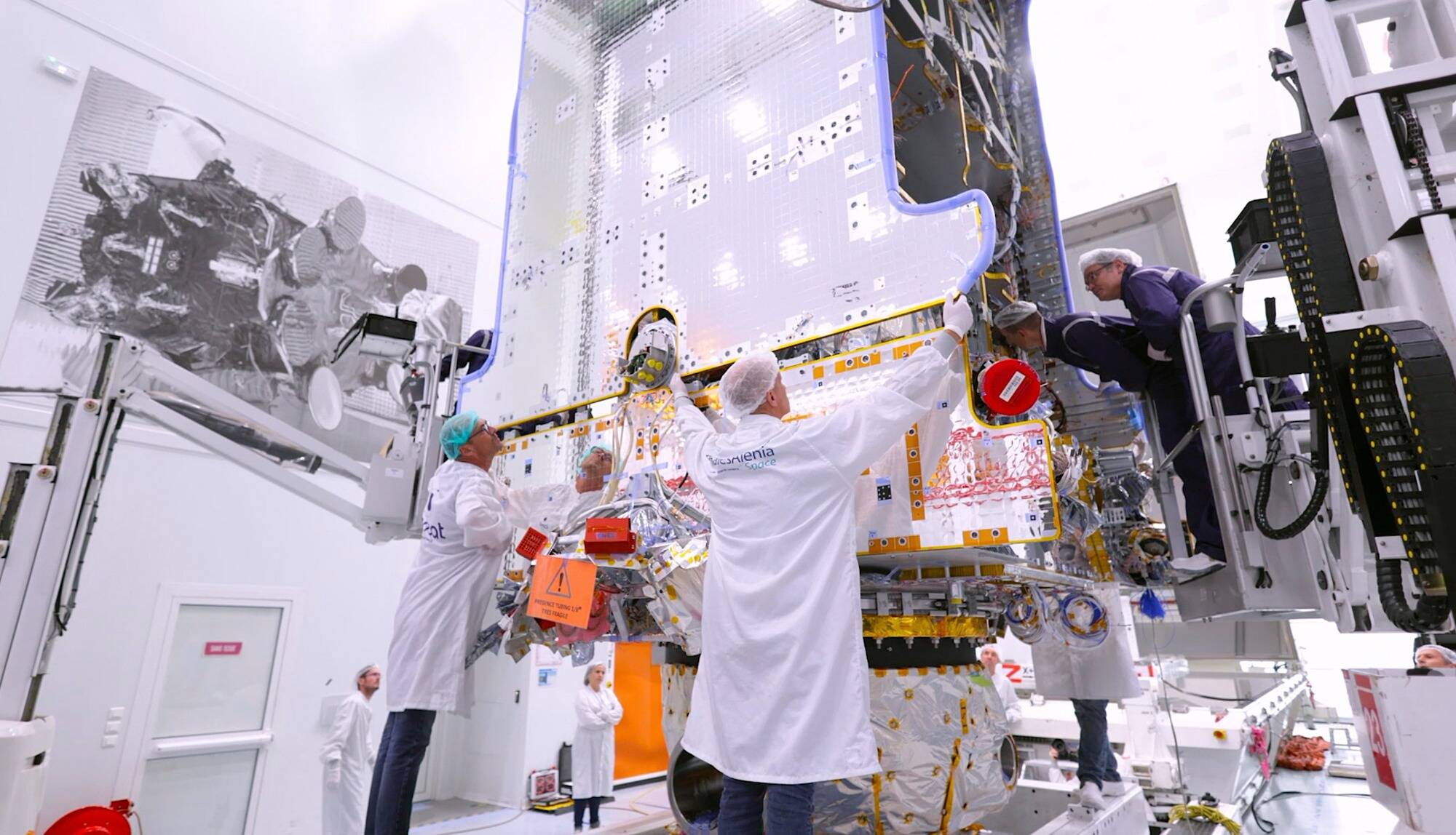 Après le redéploiement de certains employés, Thales annonce suspendre son plan de suppression de postes dans le spatial