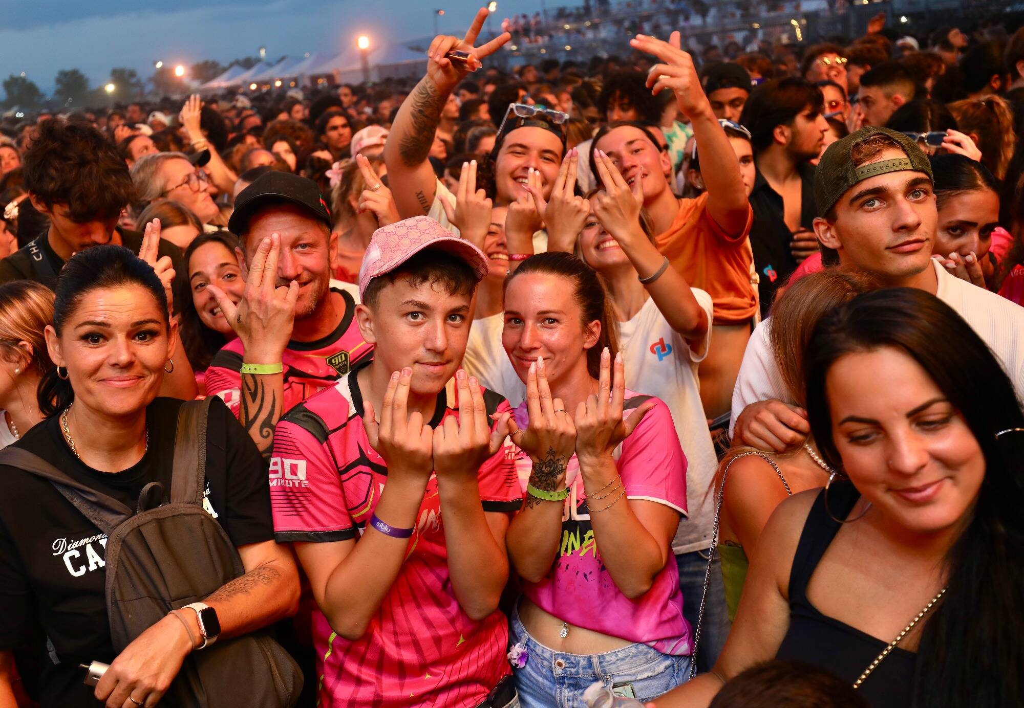 Les fans de Jul dans les starting-blocks pour son "showcase" à la Base Nature de Fréjus