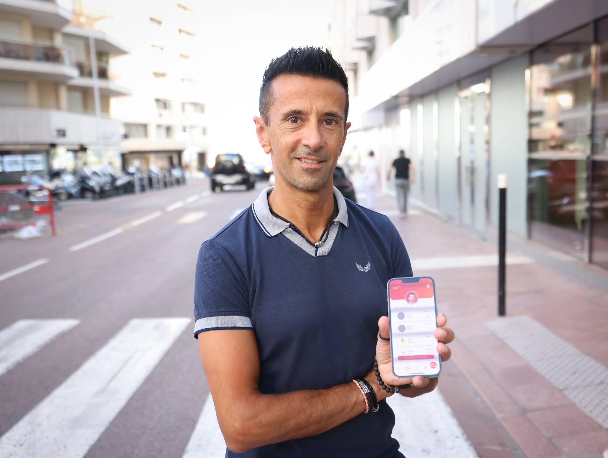 A Sophia Antipolis, il crée le "carnet de santé" du véhicule et signe un partenariat avec Euromaster France