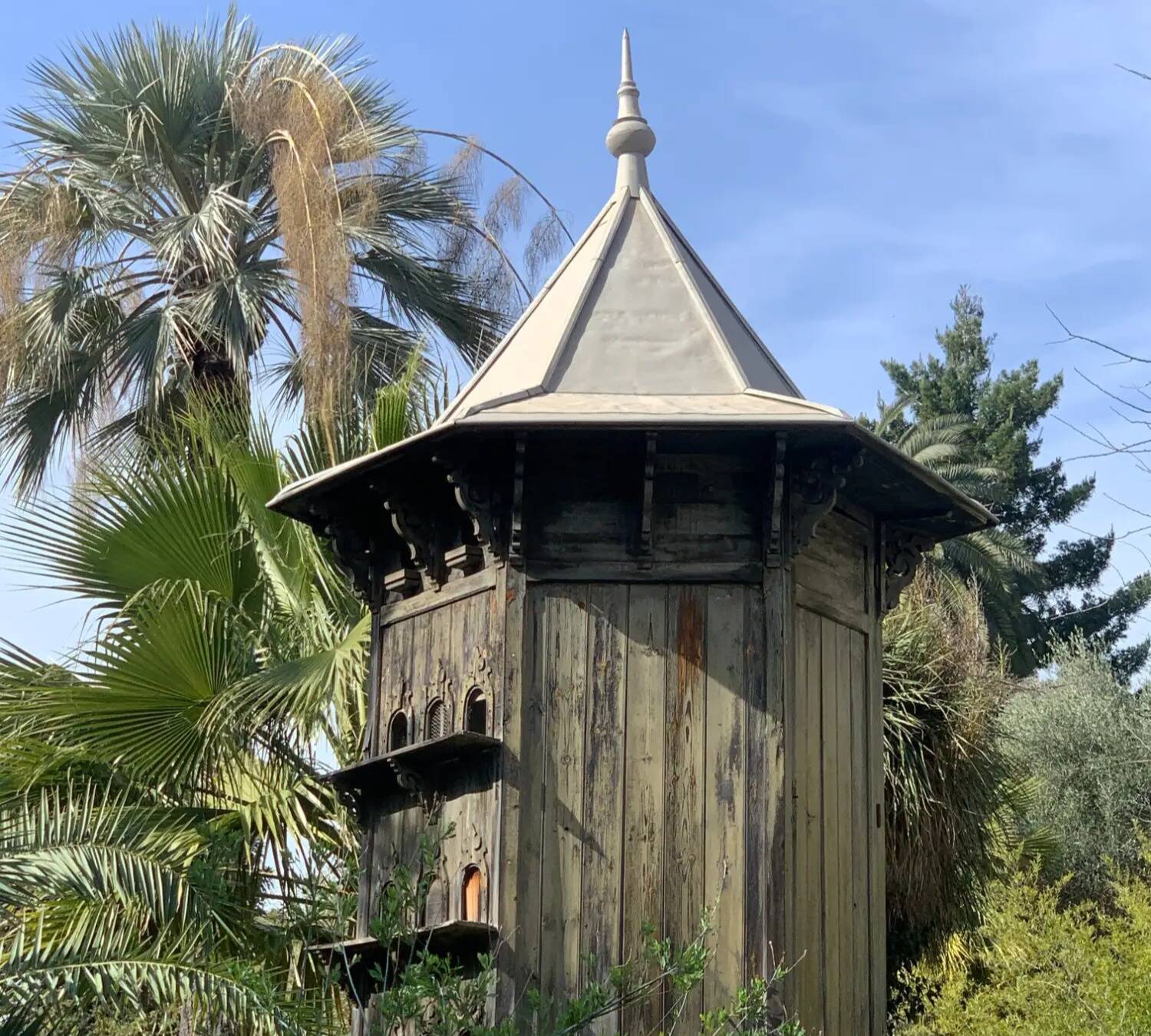 On vous raconte la fabuleuse histoire de la Villa Rothschild, qui héberge l'une des plus belles médiathèques de la Côte d'Azur