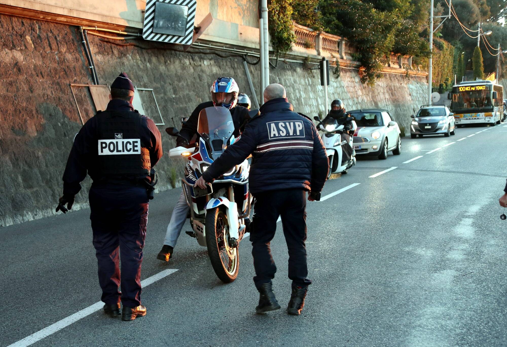 Contre les "risques insensés" que prennent certains deux-roues, les policiers ont frappé fort aux portes de Monaco