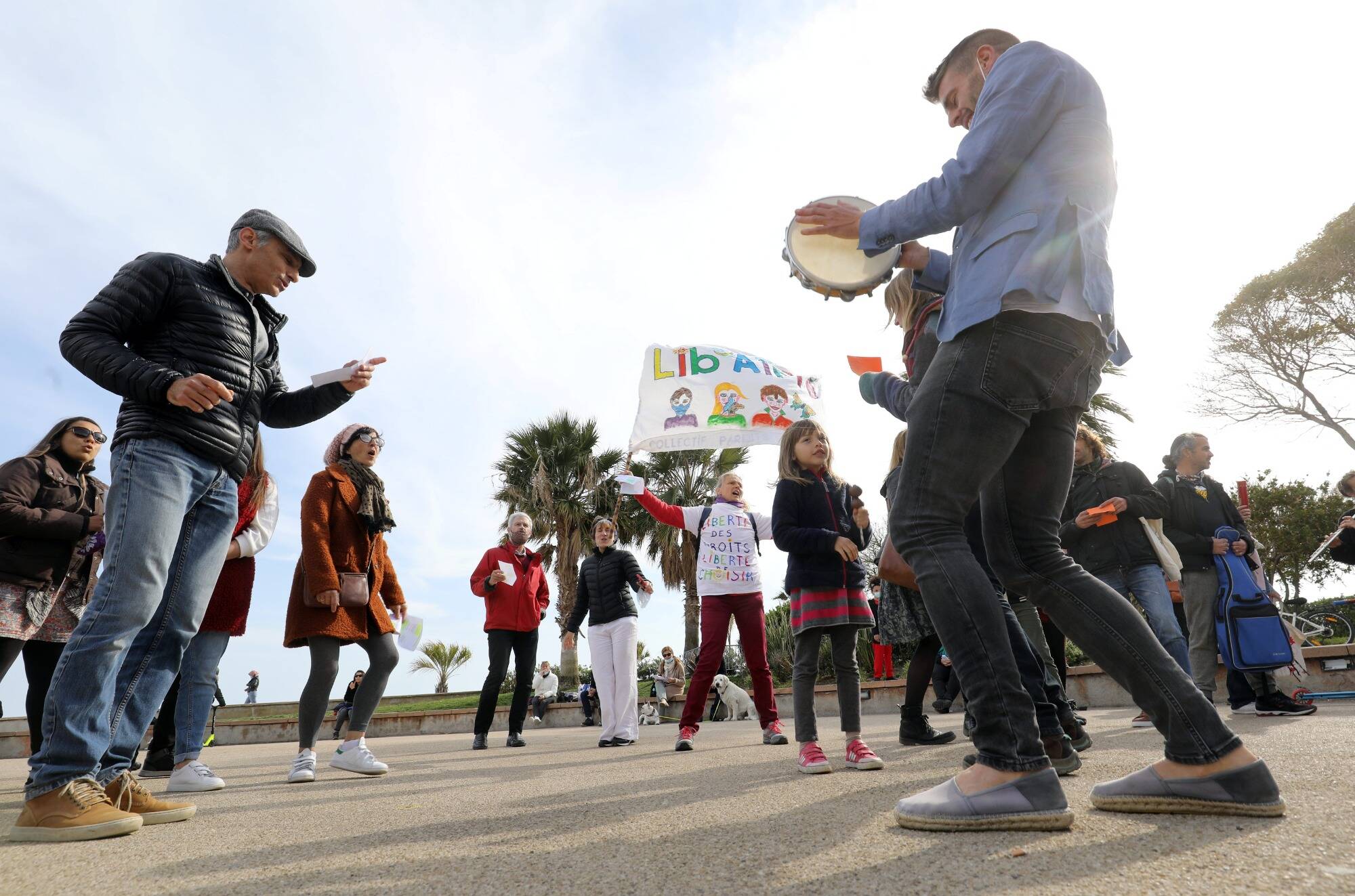 VIDEO. Une flashmob pour un "retour à la vie normale" à Menton