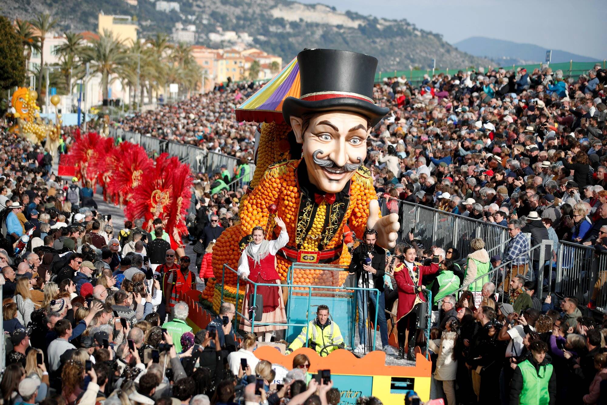 Découvrez en images les chars du premier corso aux fruits d'or de la 91e Fête du Citron