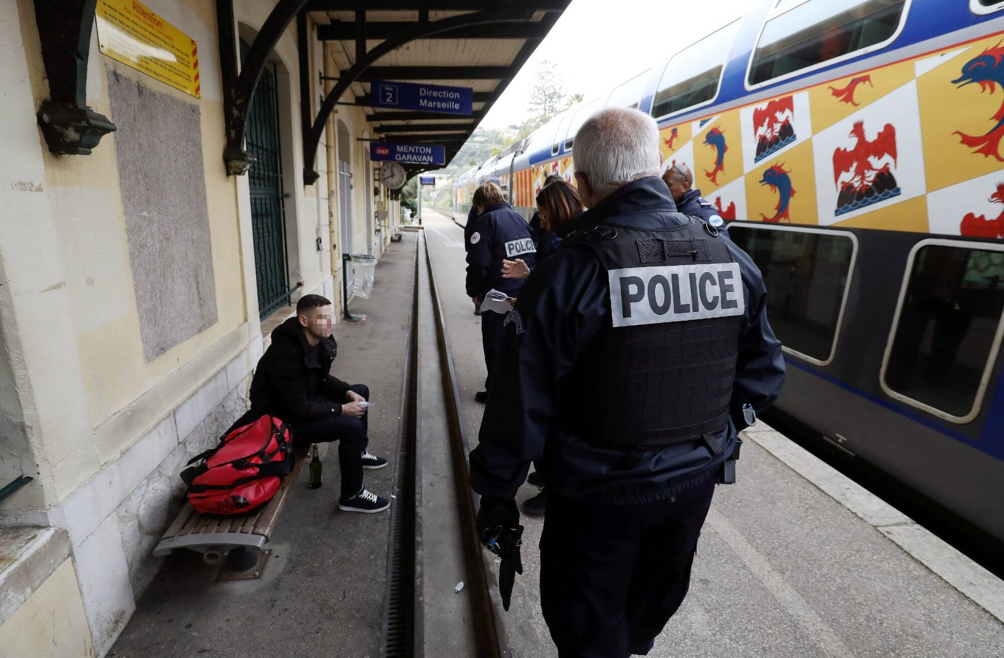 Les entrées irrégulières dans l'UE au niveau le plus bas depuis 2021, selon Frontex: en Méditerranée centrale, les arrivées ont baissé de moitié