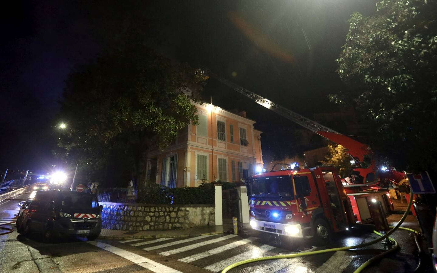 Le feu a pris dans une résidence de deux étages, Chemin des terres chaudes à Menton. 