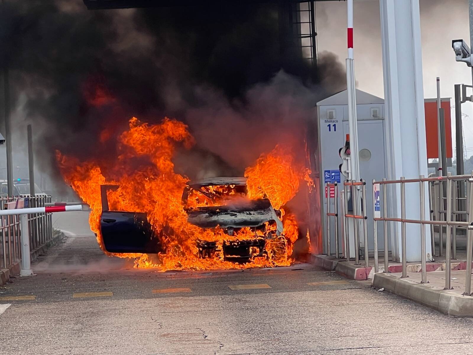Véhicule en feu au péage de Monaco: la sortie n°56 fermée 2h ce jeudi pour l'exécution de travaux