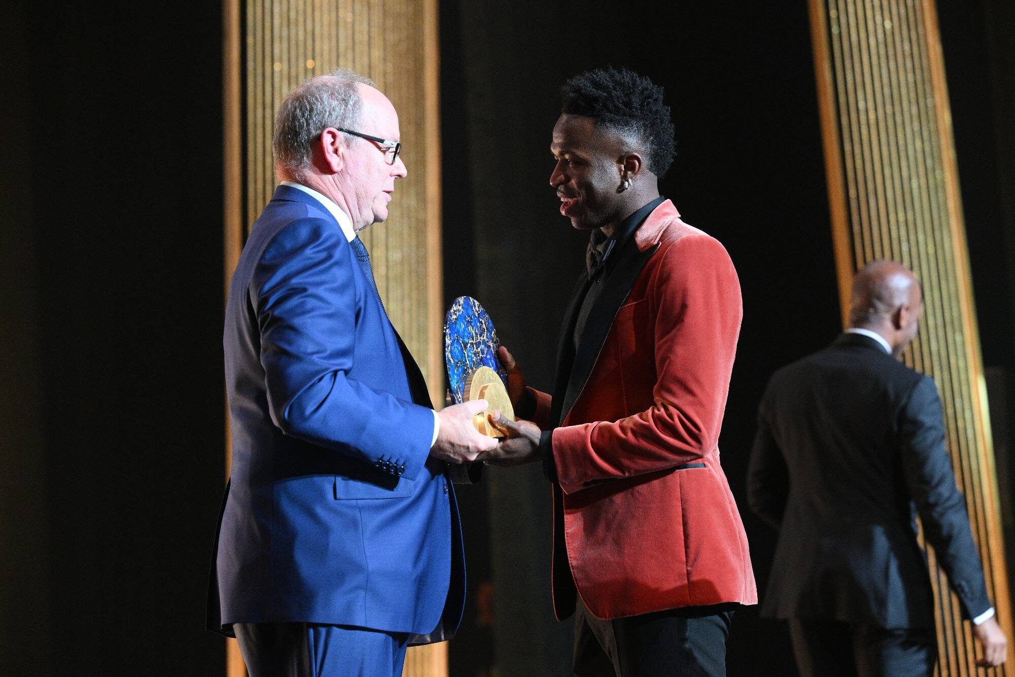 Vinicius Junior lauréat du prix Sócrates 2023 de Peace and Sport à la cérémonie du Ballon d'Or 2023