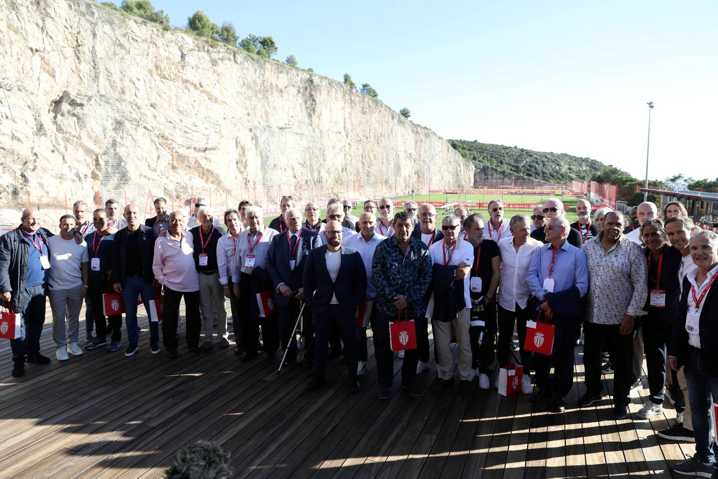 Le directeur général Thiago Scuro entouré des anciens de l'ASM.