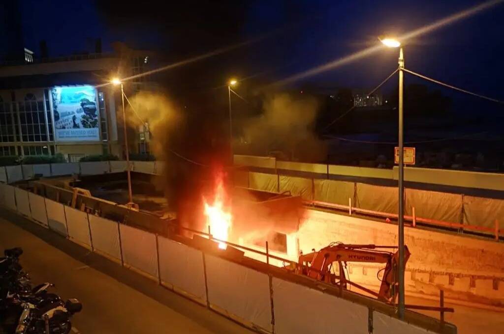 A Monaco, les pompiers sont intervenus pour un feu sur deux véhicules de chantier dans le parking du Larvotto