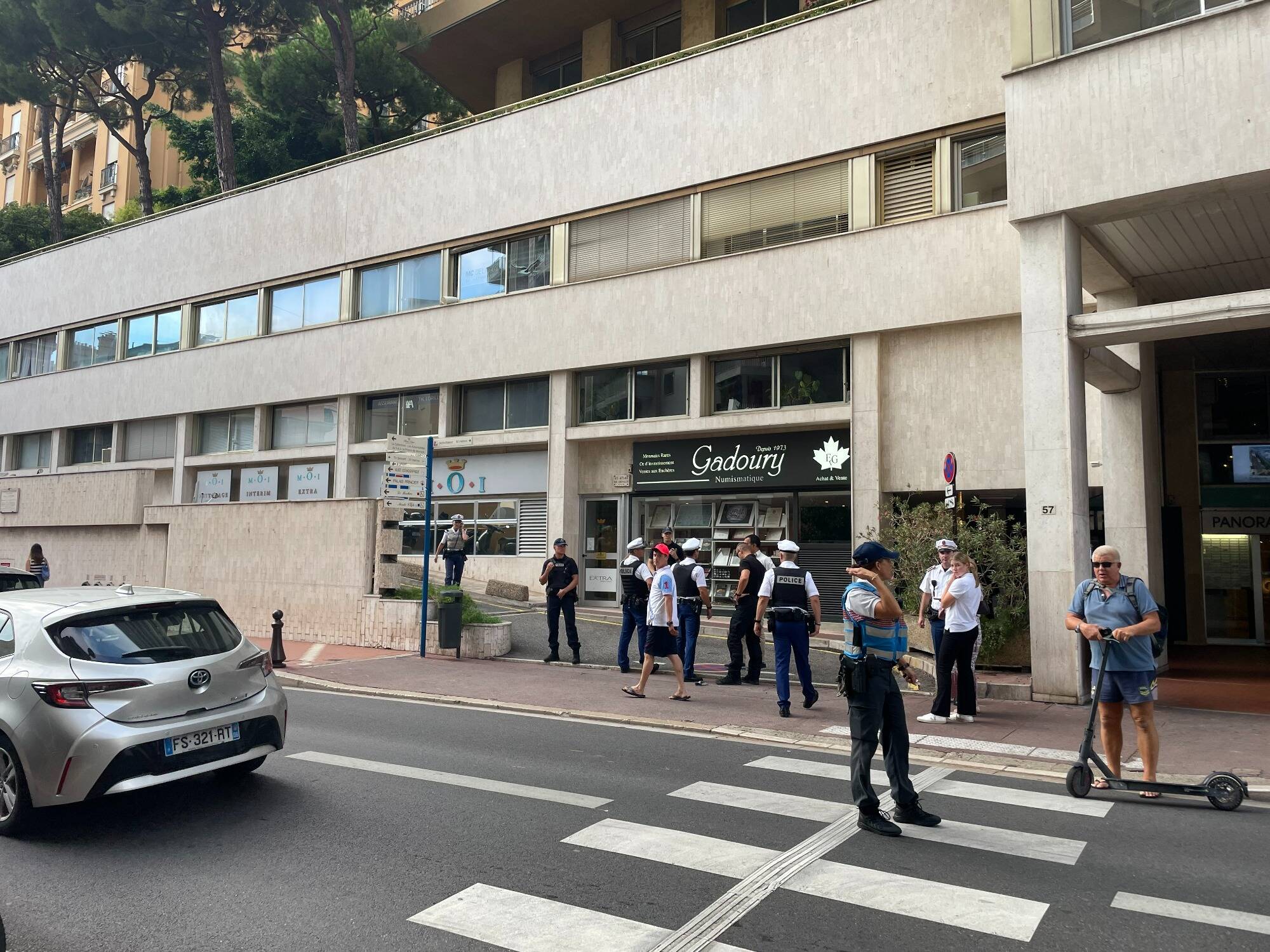 Des dizaines de policiers déployés après le signalement d'un homme armé à Monaco qui... voulait tirer sur des pigeons