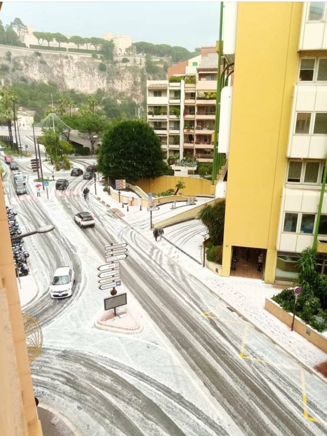 PHOTOS. Foudre, grêle et arc-en-ciel: un drôle d'épisode météo immortalisé depuis le Palais de Monaco