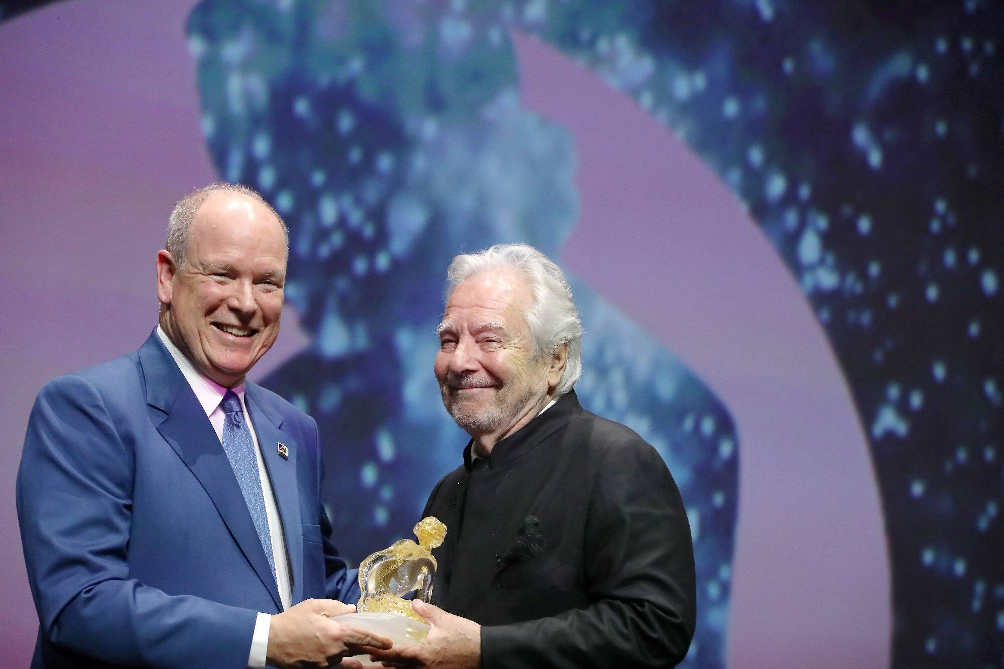 "Je prends, je vis beaucoup mieux avec!": Pierre Arditi, ravi de recevoir une Nymphe de cristal ce vendredi soir au Festival télé de Monte-Carlo