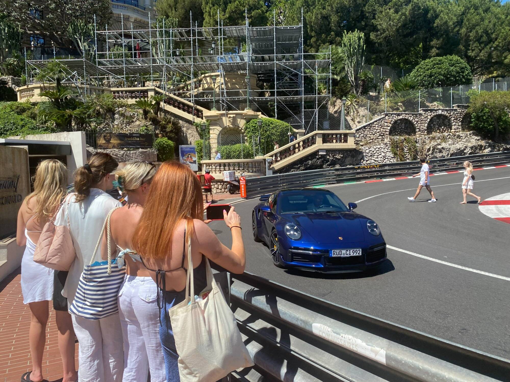Qui sont les "carspotters" qui guettent les supercars en marge de Top Marques Monaco ?