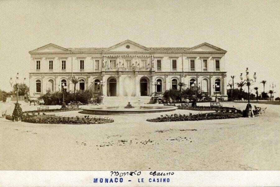 Crime de lèse-majesté, un tourisme "sélectionné", flamber au Casino... Plongez dans les chroniques monégasques du XIXe siècle