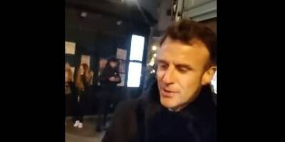 Emmanuel Macron a-t-il vraiment été filmé en train de chanter dans la rue après son allocution?
