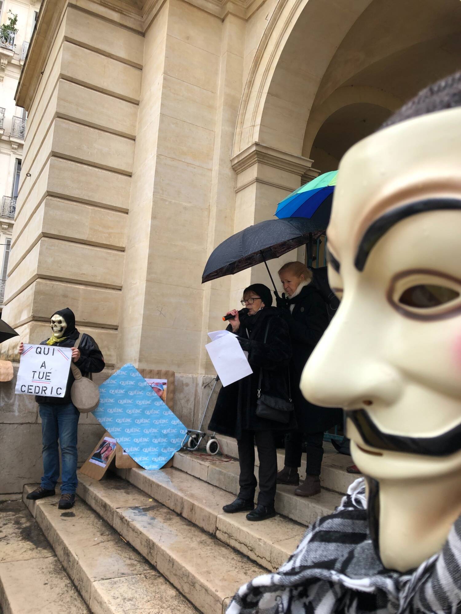 Une cinquantaine de personnes rassemblées à Toulon en hommage à Cédric Chouviat et pour le retrait de la loi sécurité globale
