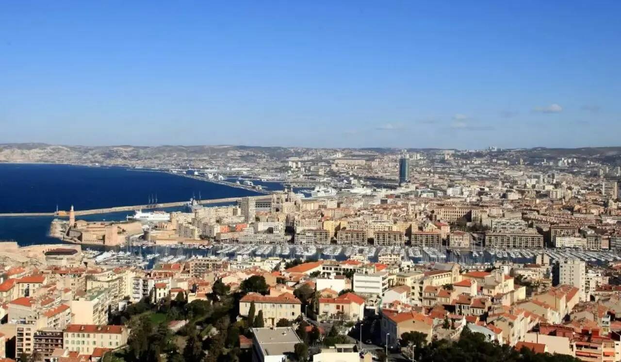 Plusieurs blessés dans une attaque au couteau en plein centre-ville de Marseille, l'assaillant tué par la police