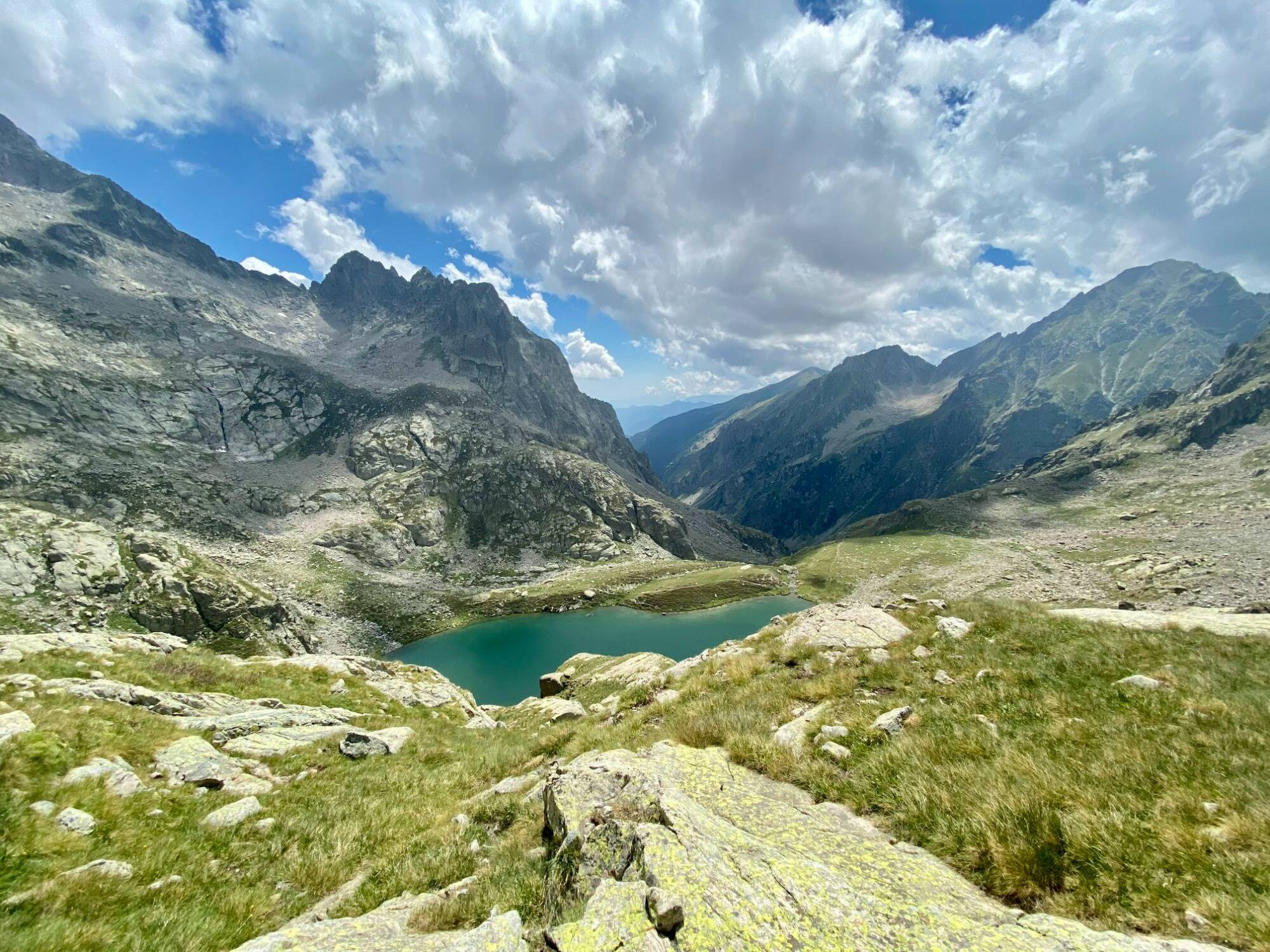Eclaircies, risque d'orages et rares averses ce lundi, jusqu'à 26°C attendus