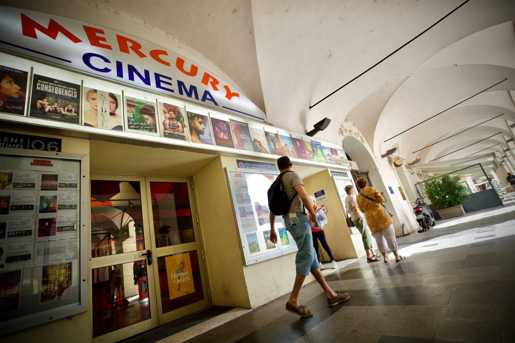 Jean-Paul Belmondo ou Freddy Mercury à Nice? Polémique autour du nom du cinéma niçois de la place Garibaldi