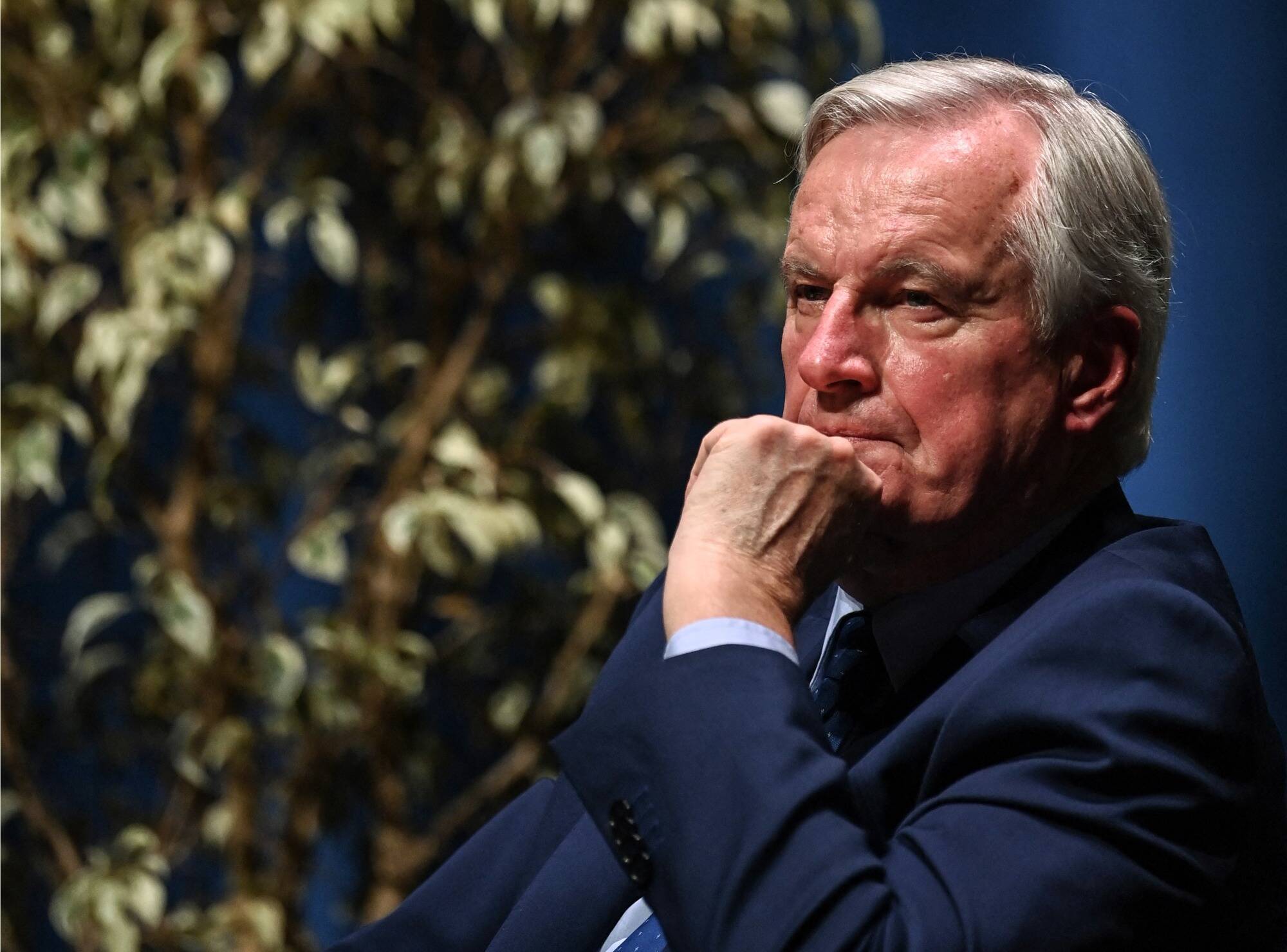 Trois jours de carence, un millier d'emplois en moins... La fonction publique dans le viseur du gouvernement pour faire des économies