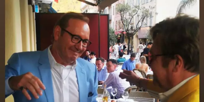 Kevin Spacey et Elton John se croisent dans un restaurant du Vieux-Nice