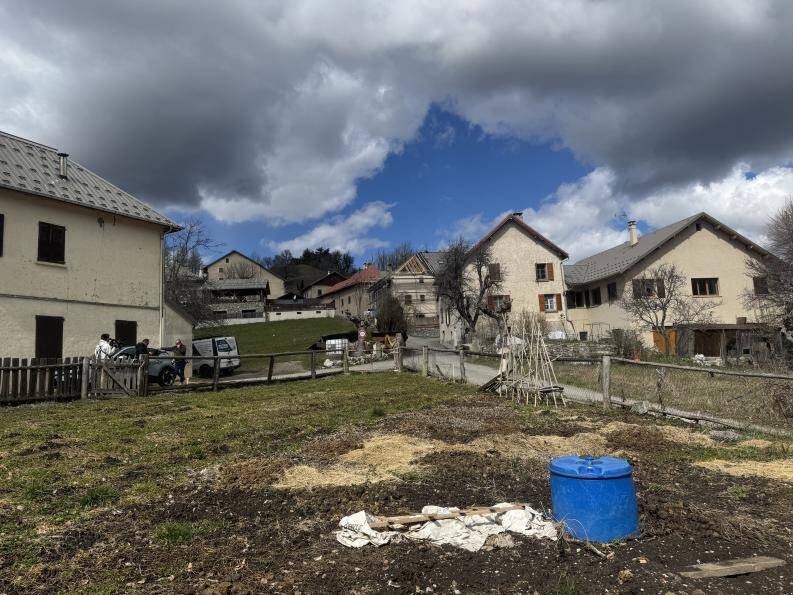"Eux, c'est pas des gens de chez nous": le hameau du Vernetentre surprise et ras-le-bol après le rebondissement de l'affaire Emile