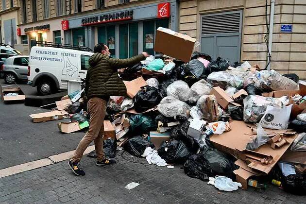 Grève des éboueurs à Marseille dans un bras de fer autour des 35 heures