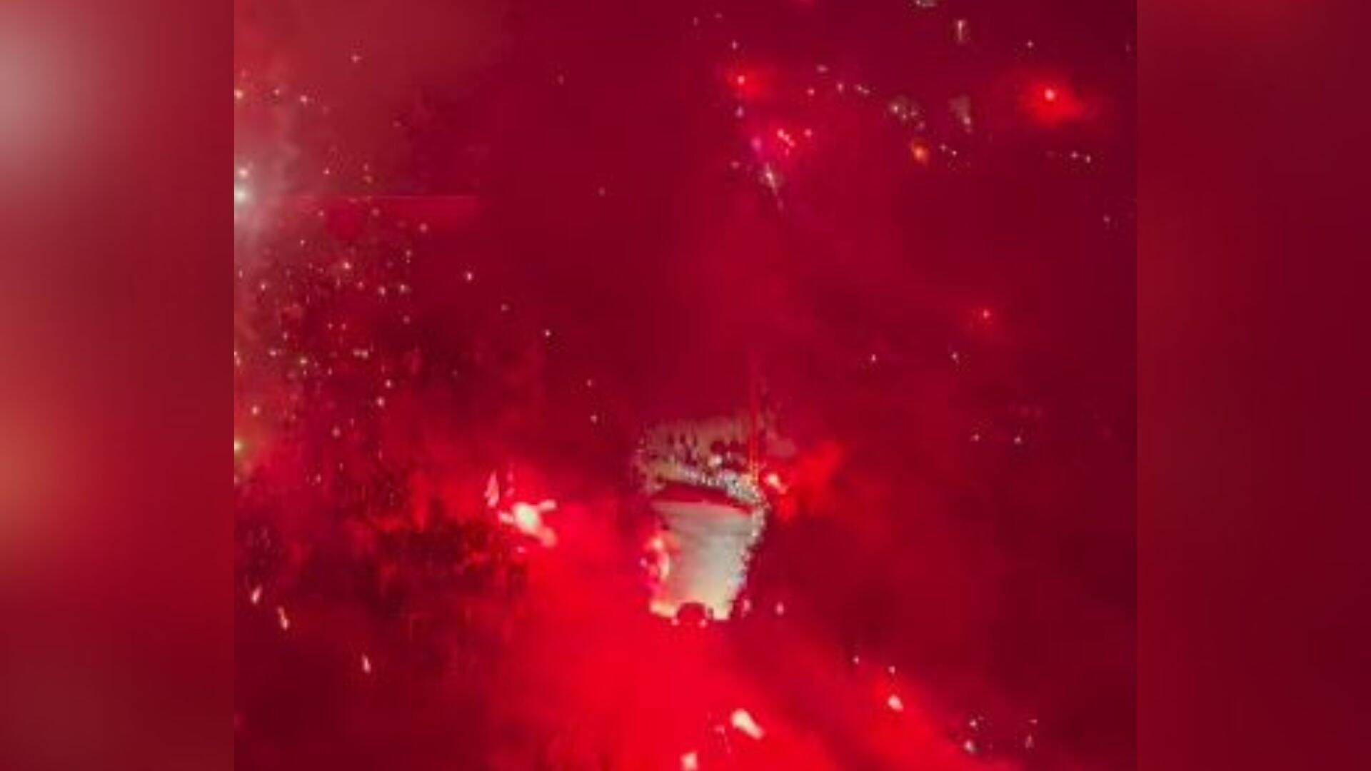 Feux d'artifices et fumigènes: les folles images du Rallye de Monte-Carlo pour le début du championnat du monde WRC