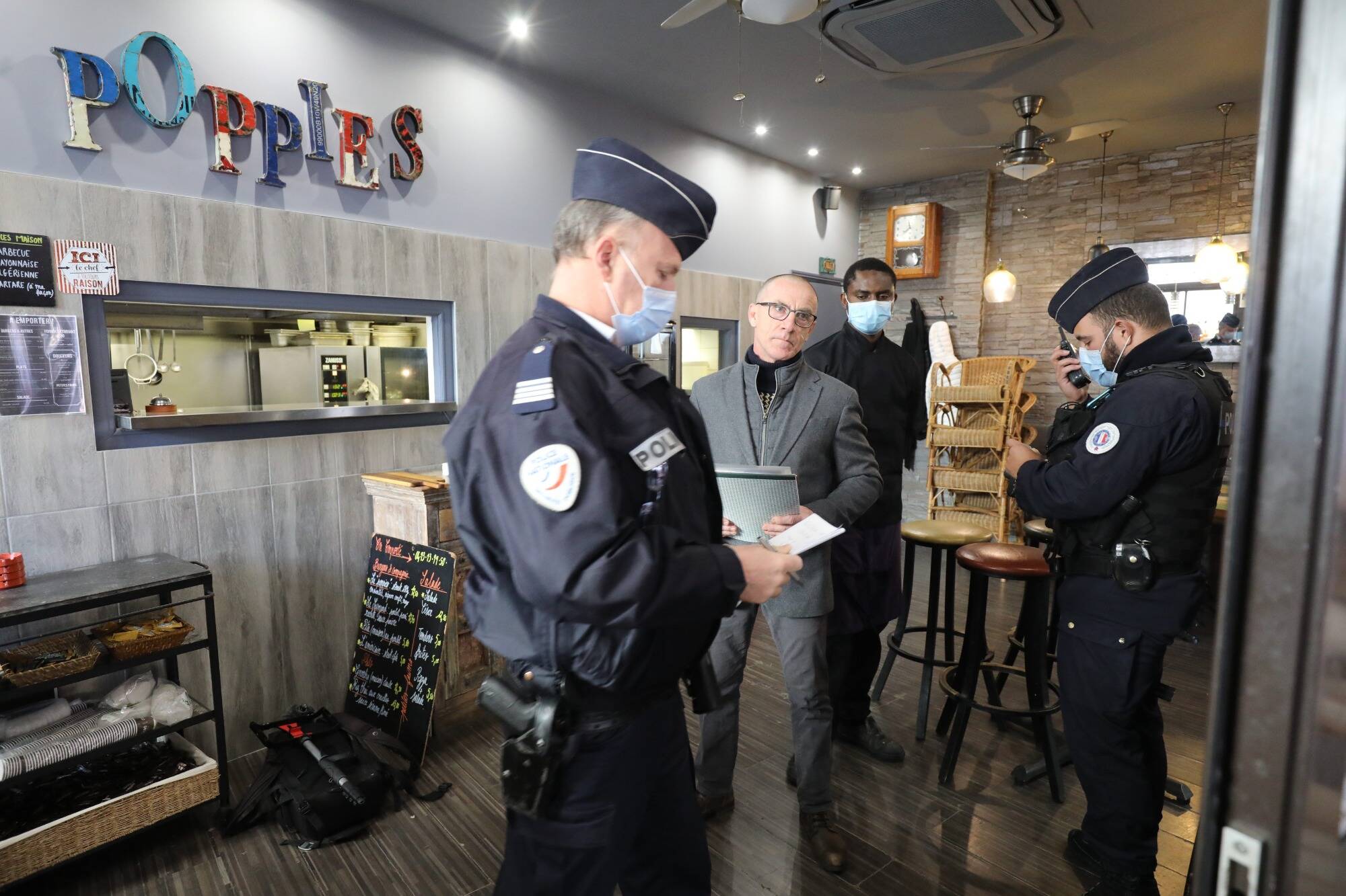 "Un accord a été trouvé". Lueur d'espoir pour Moussa, le cuisinier en situation irrégulière du "Poppies" menacé d'expulsion à Nice