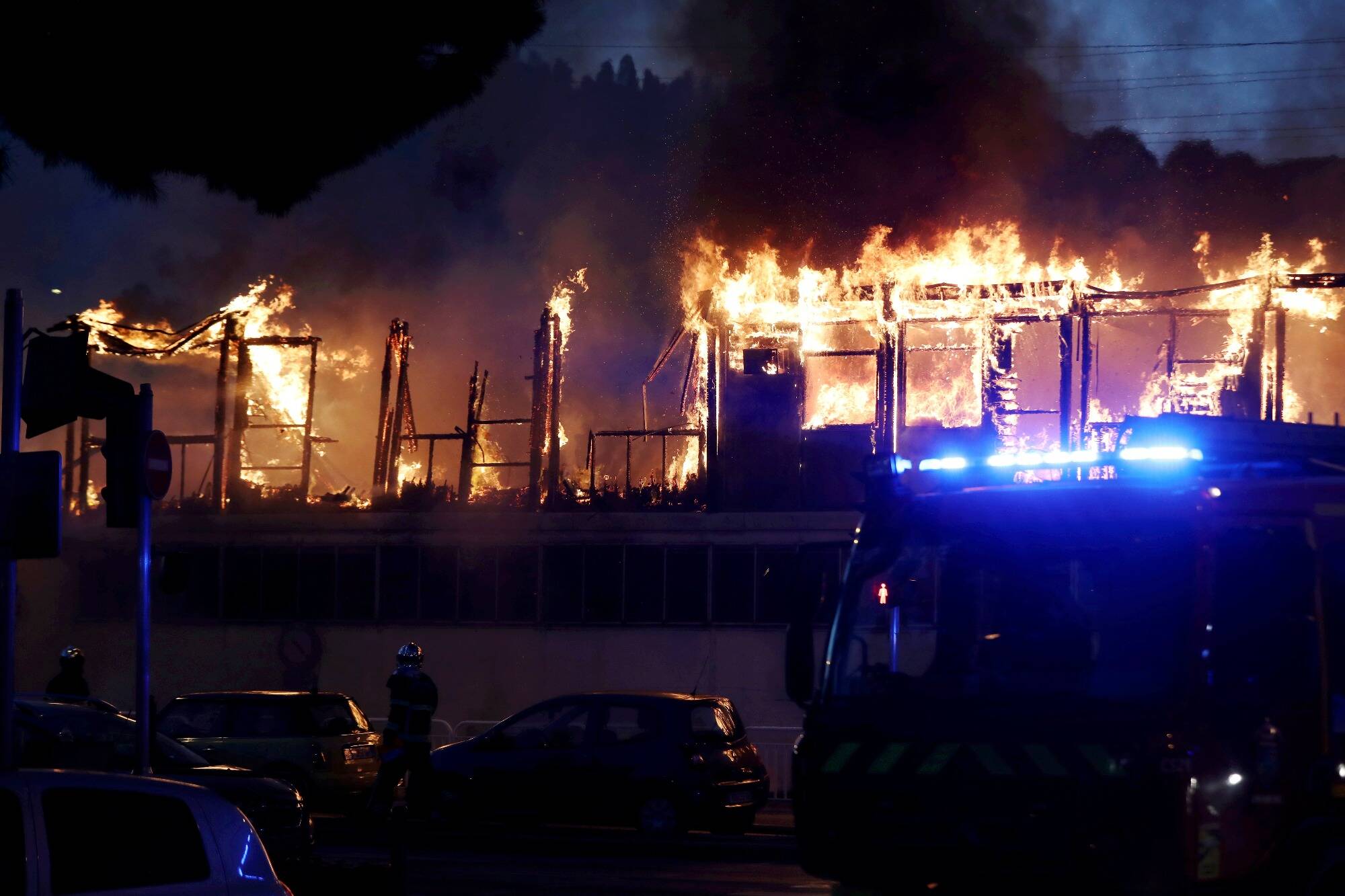 La circulation des trains encore perturbée ce lundi matin après l'impressionnant incendie survenu à Nice