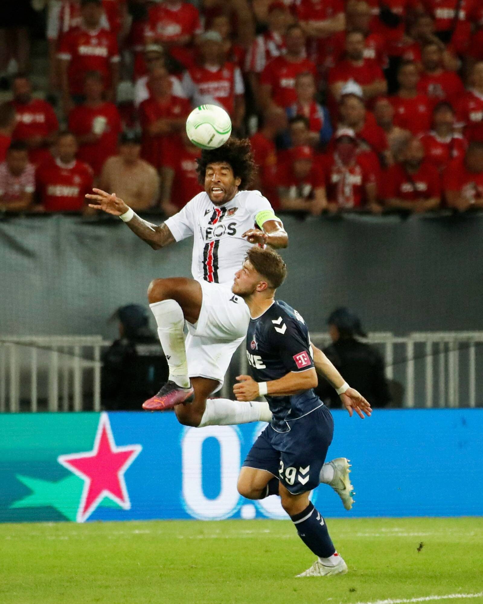 "Avant le foot il y a l'être humain, la santé des gens": les joueurs niçois réagissent après les incidents à l'Allianz Riviera avant Nice-Cologne