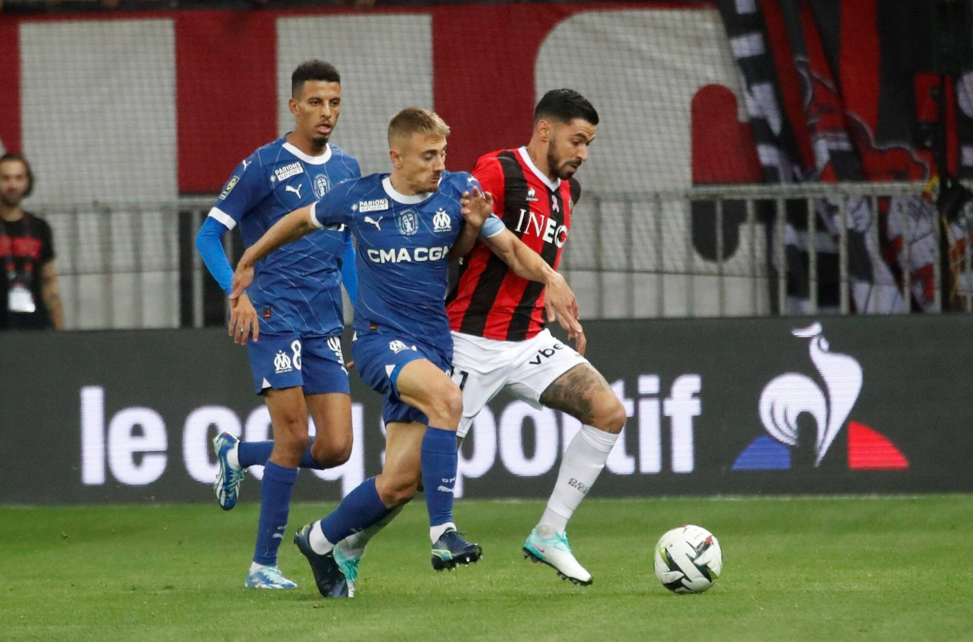 L'OGC Nice bat l'Olympique de Marseille (1-0) et prend la tête de la Ligue 1