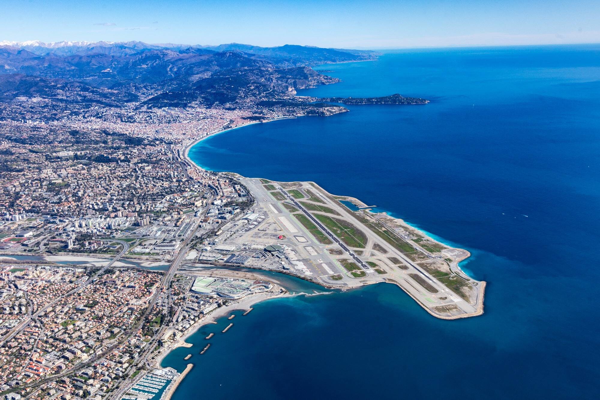 "J'ai cru à un moment que c'était mon dernier vol": panique à bord d'un vol en direction de Nice après deux atterrissages ratés