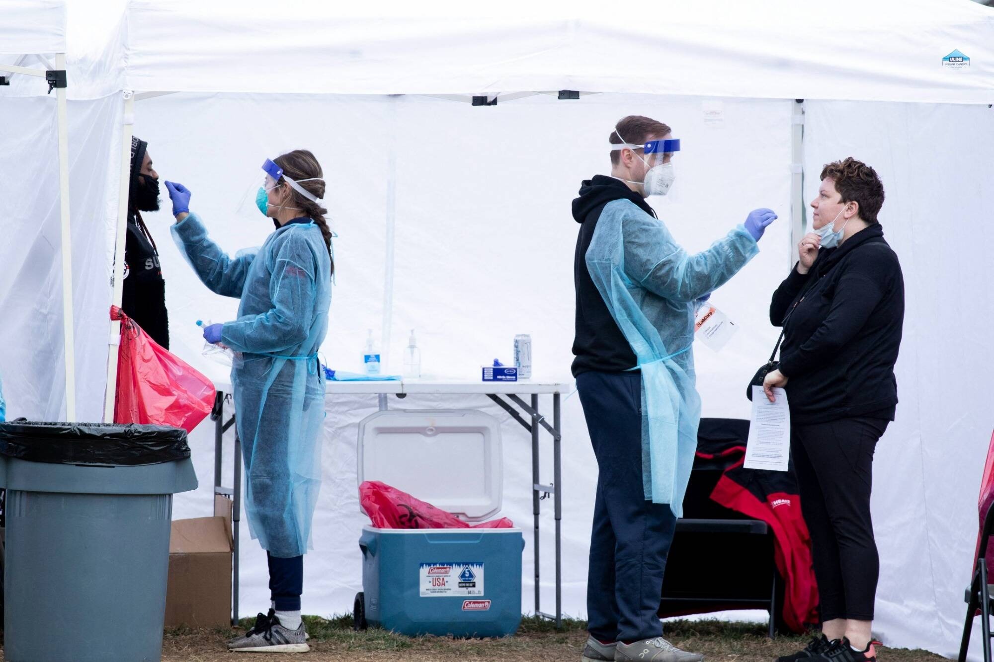 Près de 400.000 nouvelles contaminations par jour, le nombre de cas de Covid-19 aux Etats-Unis en hausse "verticale"