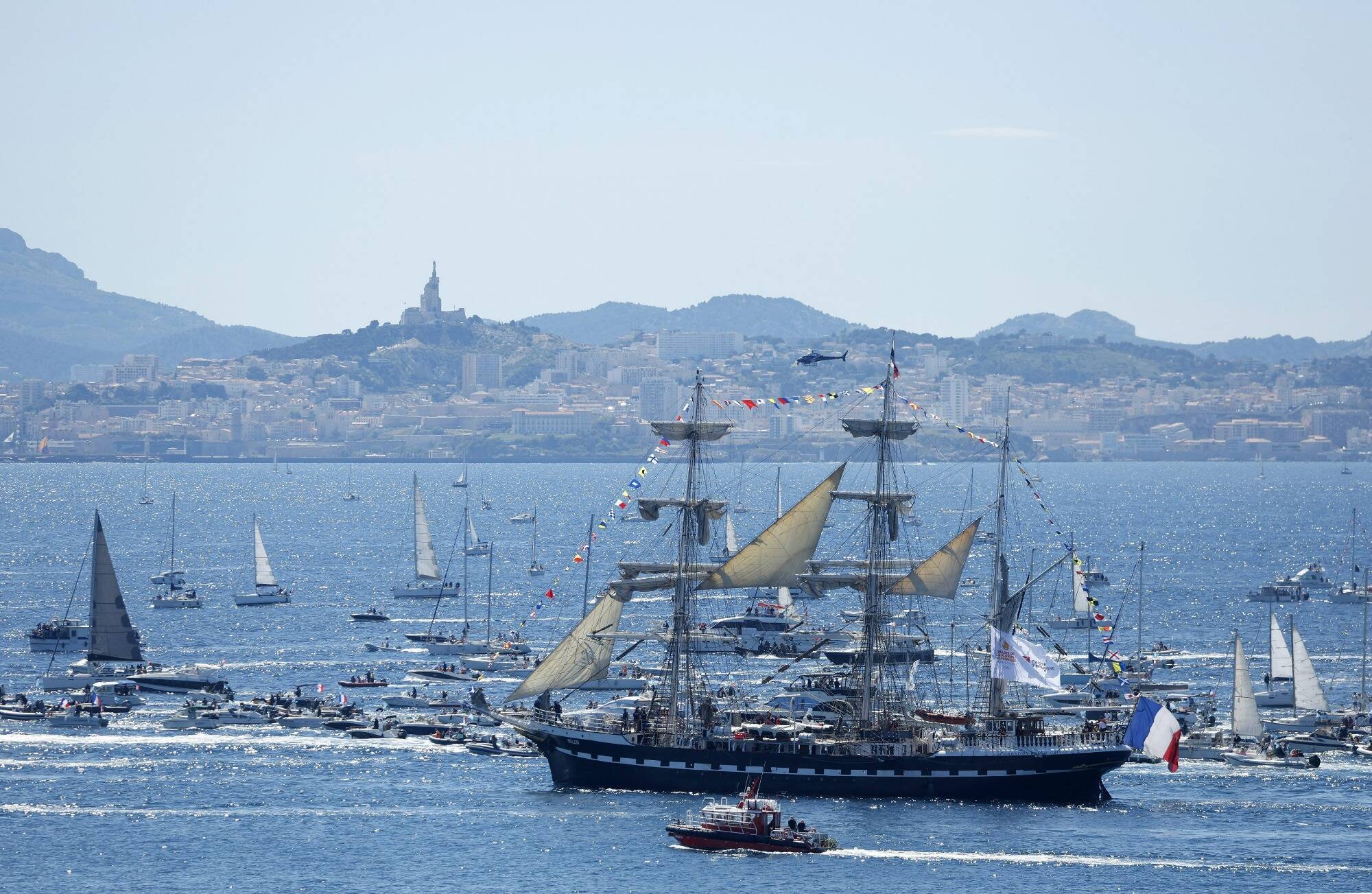 Jeux olympiques: pourquoi Marseille a-t-elle été retenue pour accueillir la flamme et pas à Nice ou Toulon?