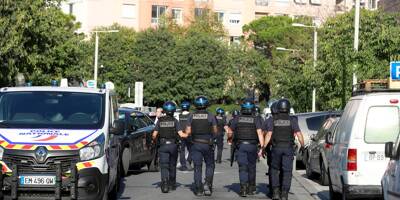Des tirs de mortiers d'artifice contre une voiture de police à Nice