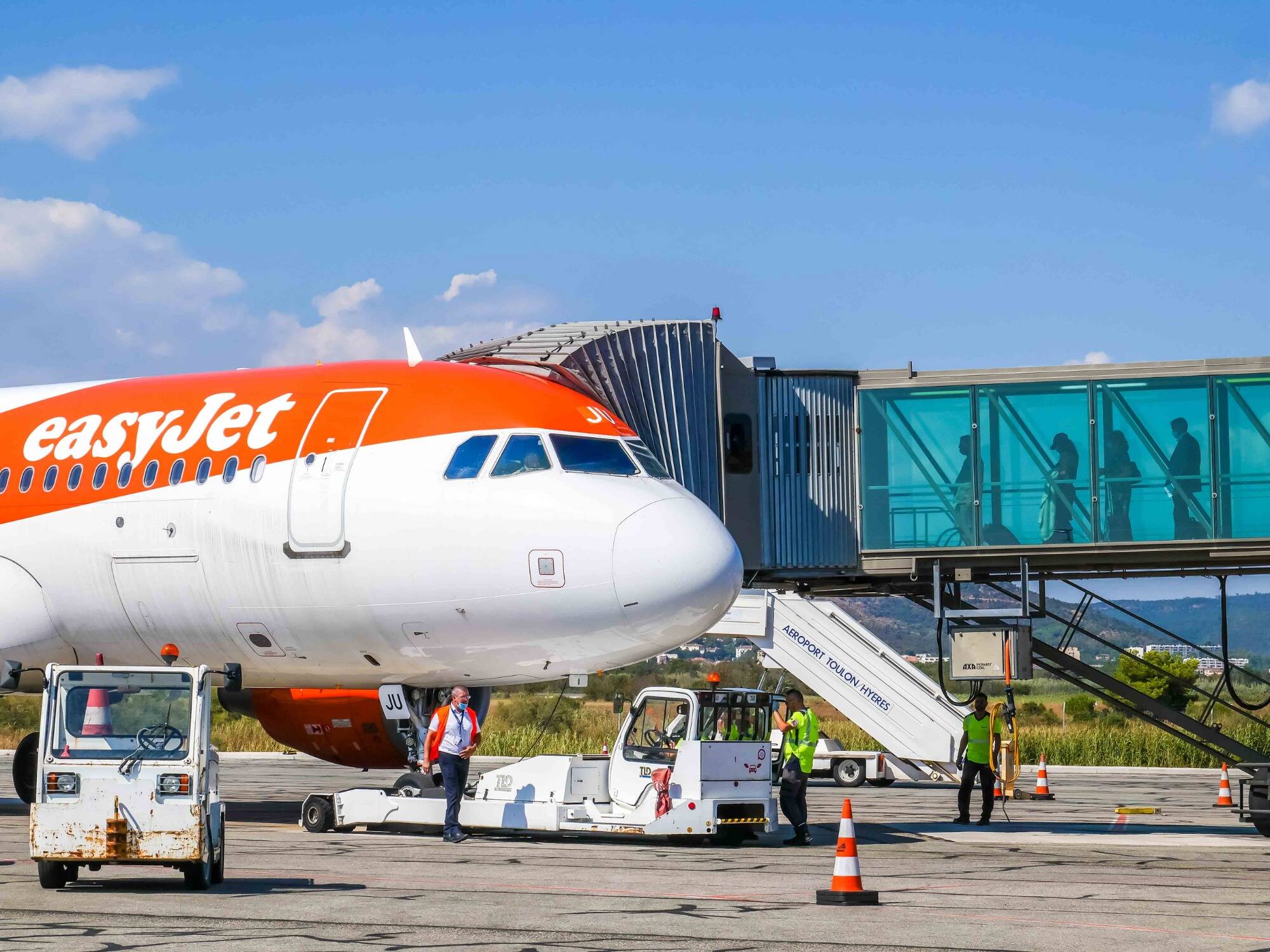Taxe sur les billets d'avion: prendre l'avion pourrait coûter plus cher, voici le montant du surcoût préconisé par le gouvernement