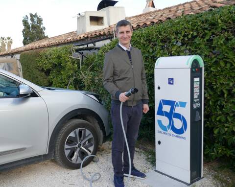 Automobile: j'ai testé la plus petite voiture électrique du monde –  Libération