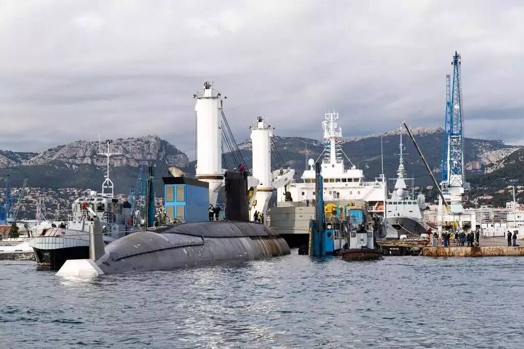 Après deux incendies, le sous-marin nucléaire d'attaque Perle bientôt de retour en mer à Toulon