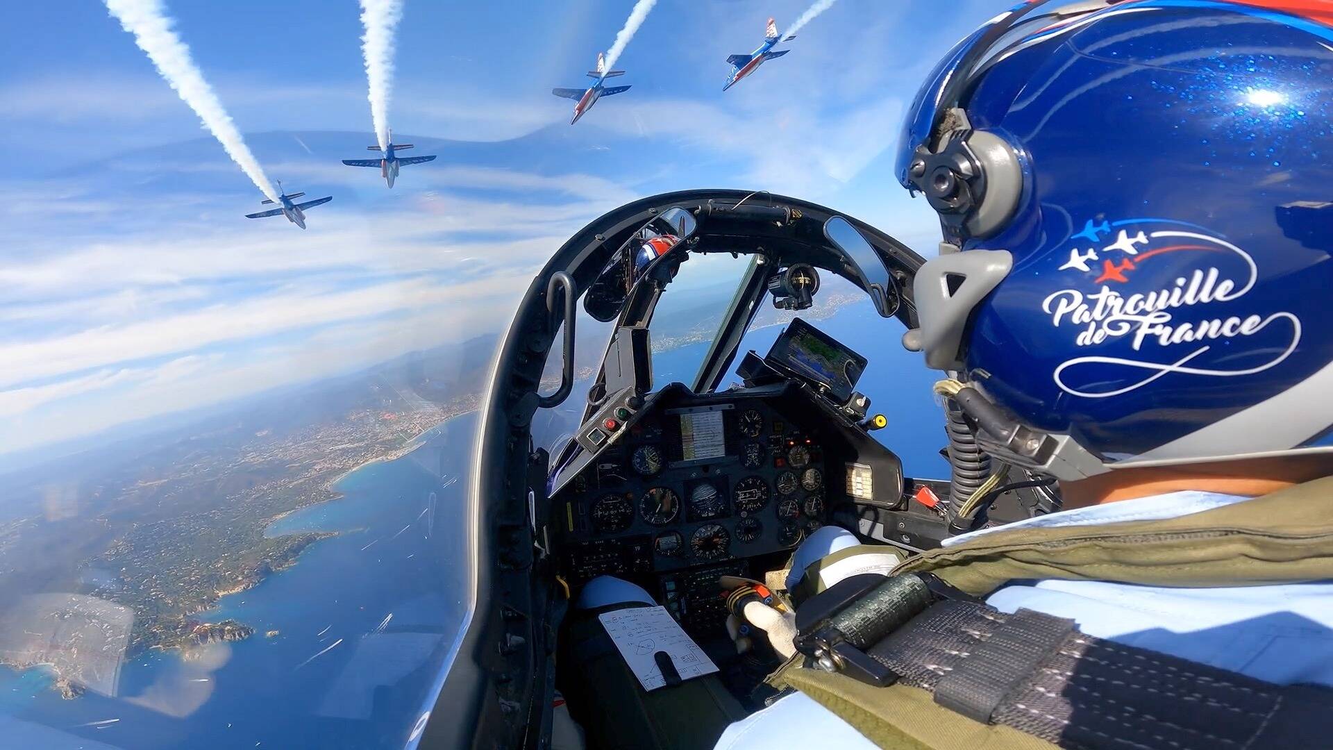 Les images de la collision entre deux avions de la Patrouille de France en plein entrainement