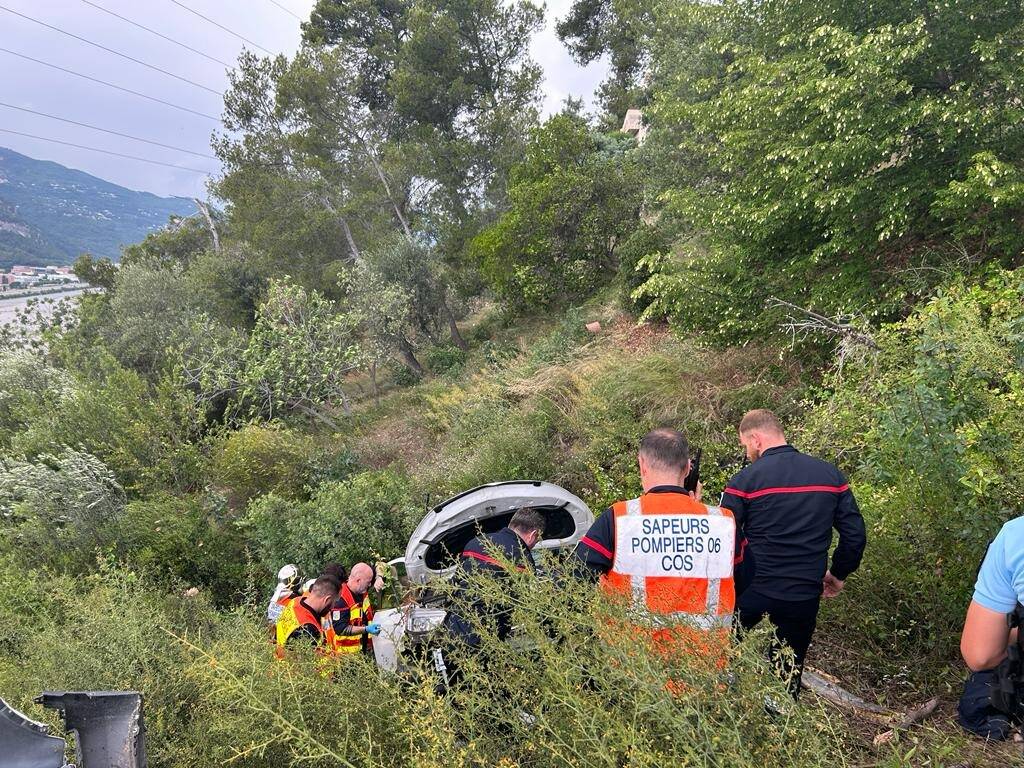 Une conductrice chute de 50m sur une route à Castagniers, elle serait restée trois jours au fond du ravin