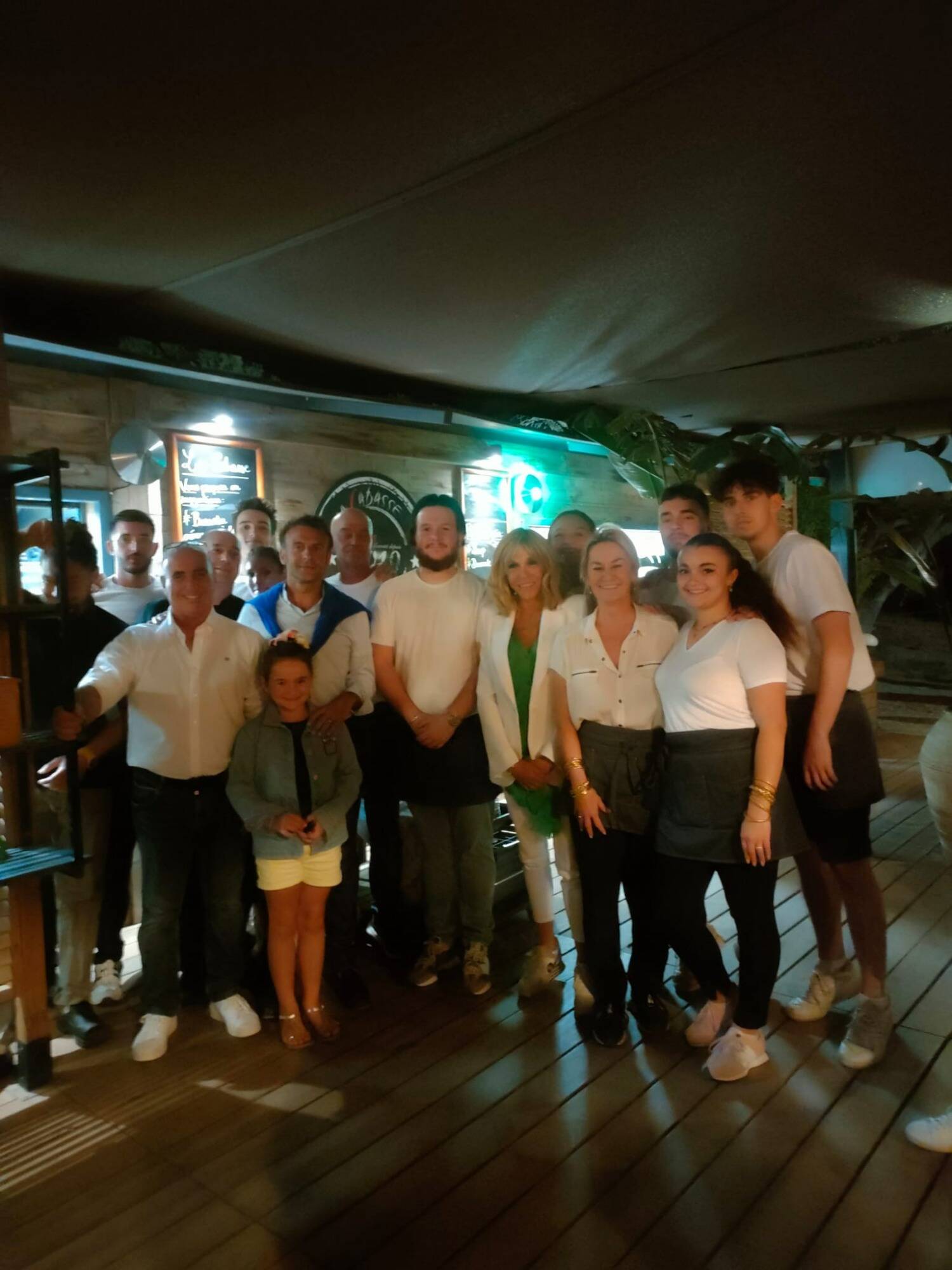 "Cette soirée restera un beau souvenir": Emmanuel Macron en famille dans ce restaurant de Bormes-les-Mimosas