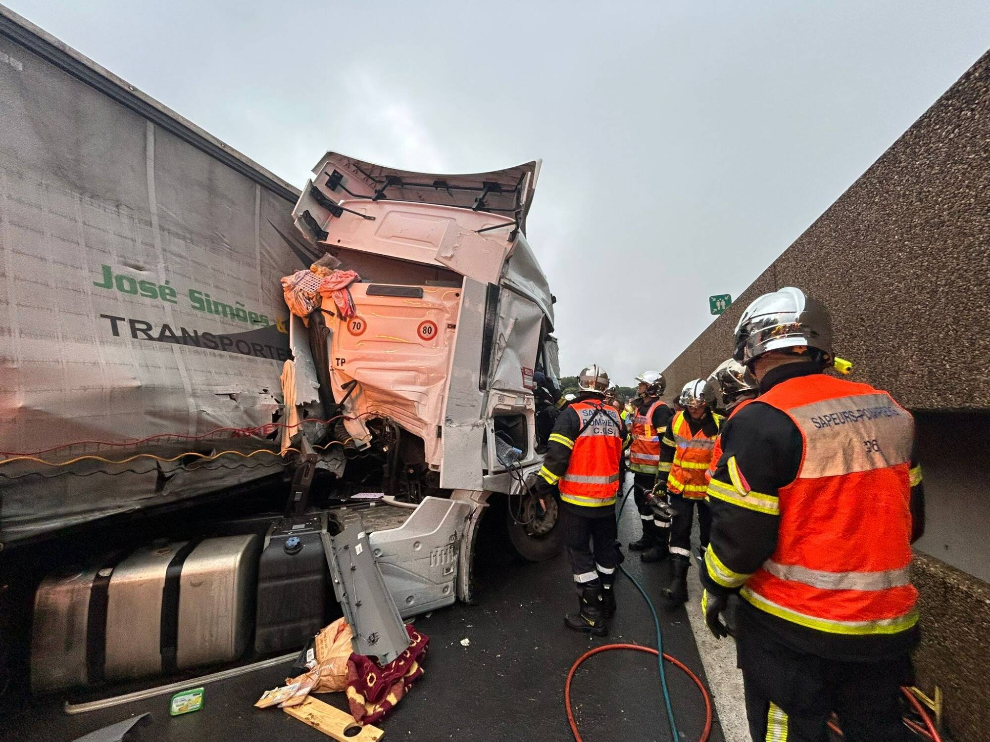 Un Homme Incarcéré Dans Son Camion Après Un Accident Sur L'A8, Plus De ...