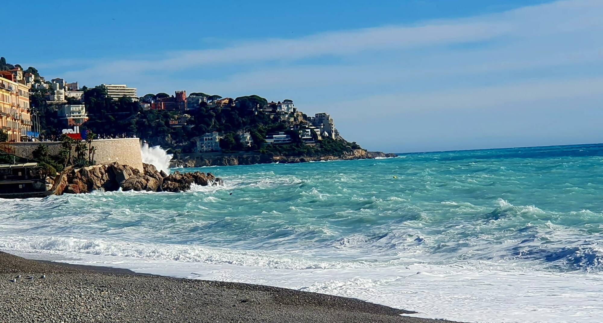 Forte houle sur la Côte d'Azur, le sentier du littoral fermé à Nice ce dimanche