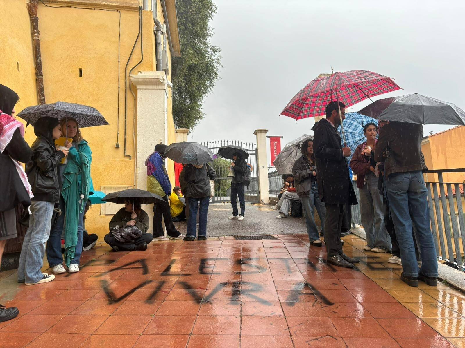 Mobilisation propalestinienne: un nouveau sit-in organisé devant Sciences Po Menton ce jeudi matin, le campus toujours fermé