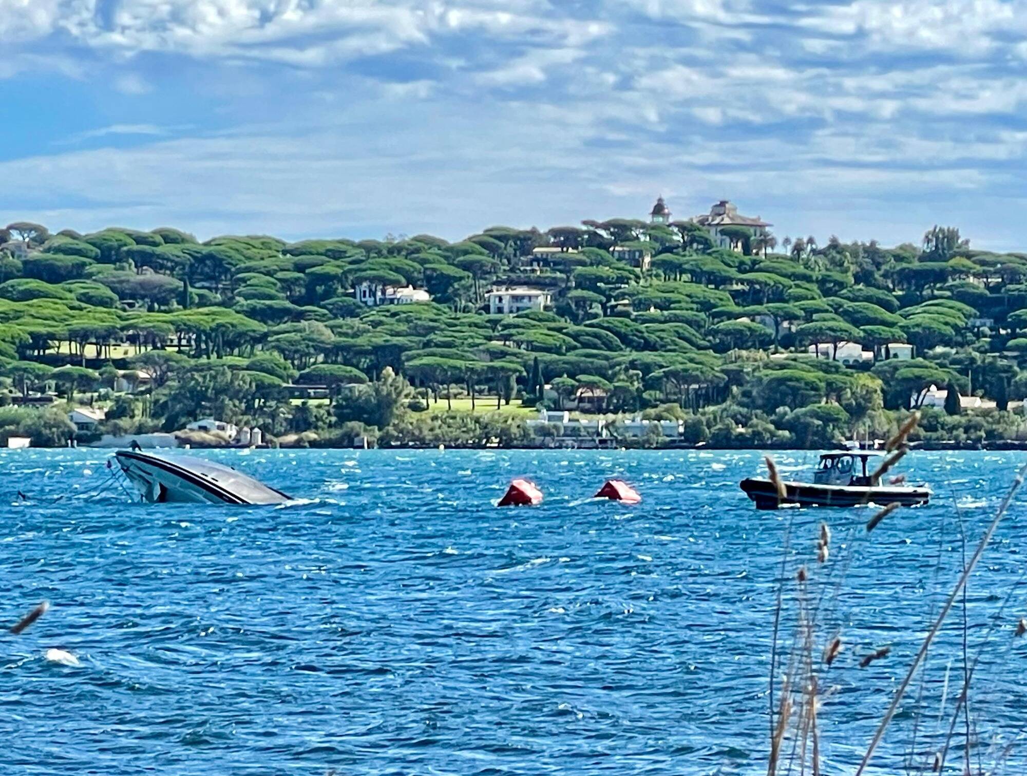 Une vedette de 23 mètres coule à Saint-Tropez en raison du fort vent dans la nuit de jeudi à vendredi