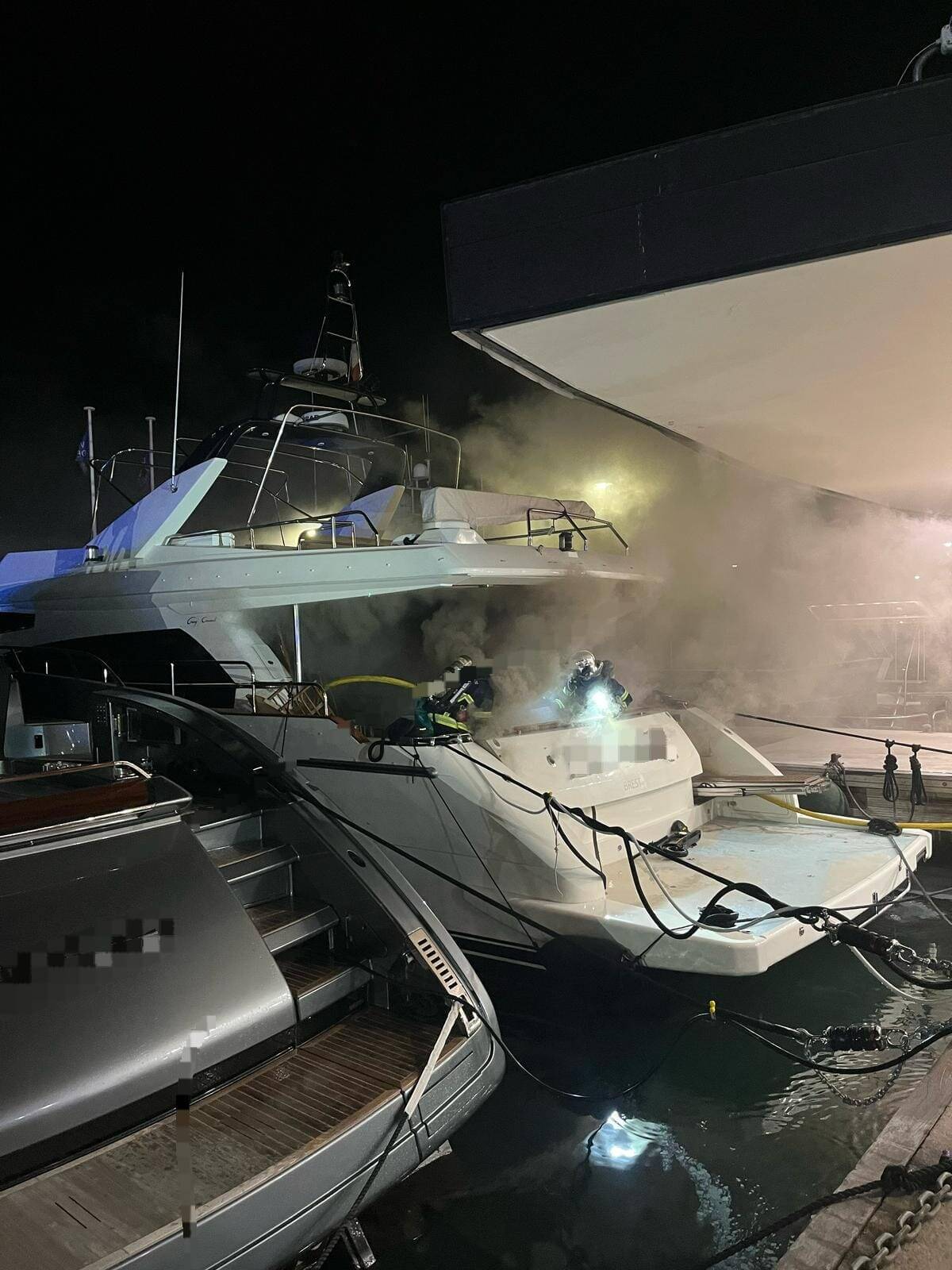 Un bateau amarré au Vieux port de Cannes prend feu dans la nuit, 45 pompiers mobilisés