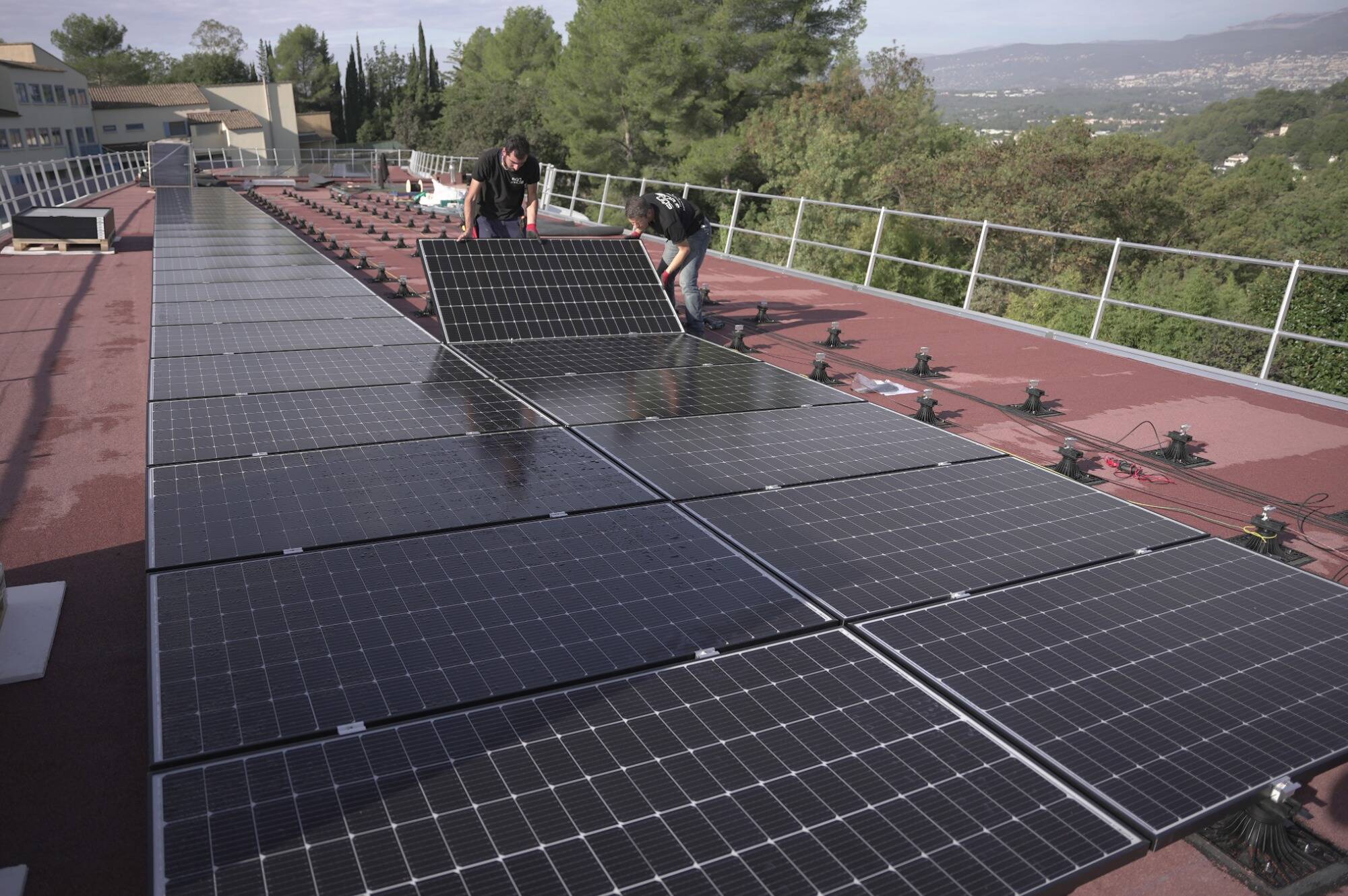 Panneaux solaires et habitat : Les équipements à relier à l