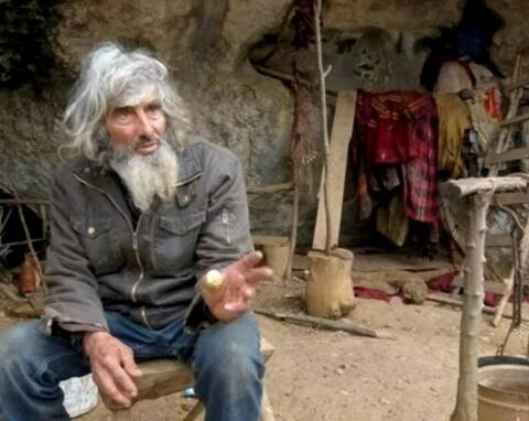 En Serbie, un "homme des cavernes" se fait vacciner et appelle à l'imiter -  Nice-Matin