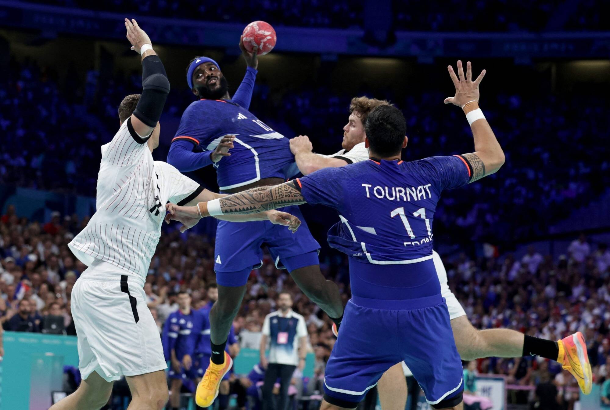 JO 2024 - Handball: Immense déception pour l'équipe de France éliminée par l'Allemagne en quart de finale après les prolongations